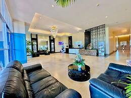 La Mirada Deluxe Suites with Oceanview