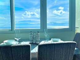 La Mirada Deluxe Suites with Oceanview