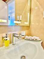 La Mirada Deluxe Suites with Oceanview