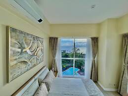 La Mirada Deluxe Suites with Oceanview