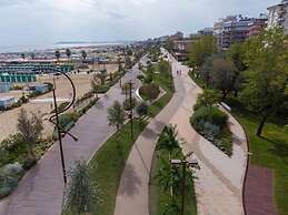 Hotel Laura Beach