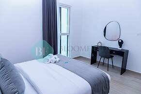Bloomfields Elegant 1BR in Waters Edge