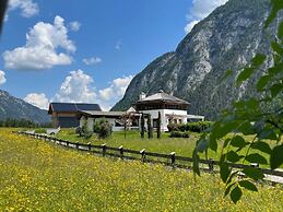 Chalet Leutasch With Ski Trail & Mountain Views