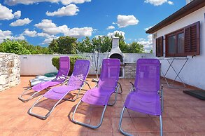 Charming Home With Pool in Barbariga
