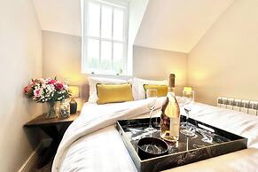 Apartment - Sleeps 2 - Pet Friendly - Parking