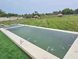 Tres Marias Farmhouse with Pool