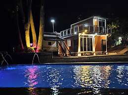 Tres Marias Farmhouse with Pool