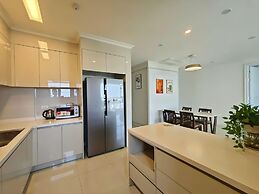 Starlake DAEWOO Apartments by Emily