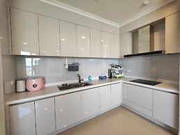 Starlake DAEWOO Apartments by Emily