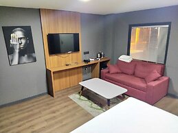 216 F&B Suites