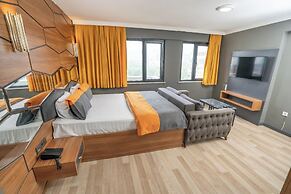 216 F&B Suites