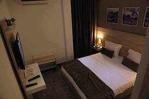 MONDIAL HOTEL