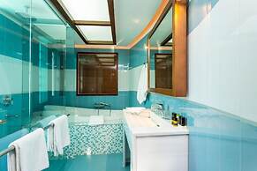 Cavo Seaside Suites