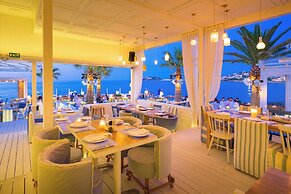 Cavo Seaside Suites