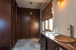 Cavo Seaside Suites