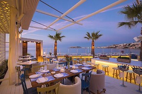 Cavo Seaside Suites