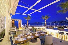 Cavo Seaside Suites