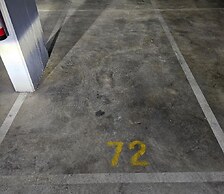 Rocha Prime Center Garage Flat