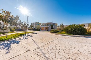 Tranquil Apartment With Pool Access - Manjola