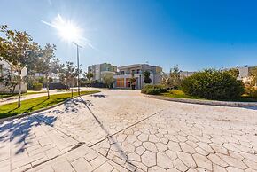 Tranquil Apartment With Pool Access - Manjola