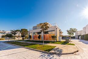 Tranquil Apartment With Pool Access - Manjola