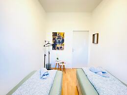 Rooms in Cozy 4BR Shared Apt Central