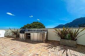 Stylish 2 Masters w Patio View