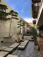 Stylish 2 Masters w Patio View