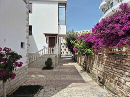 ORCHIDS Hotel