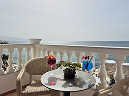 ORCHIDS Hotel