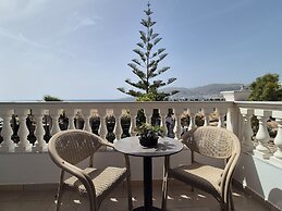 ORCHIDS Hotel