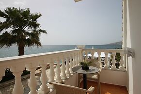 ORCHIDS Hotel