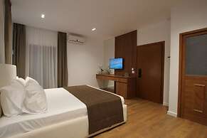 ORCHIDS Hotel
