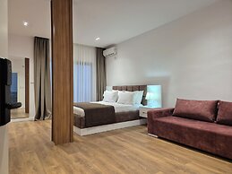 ORCHIDS Hotel