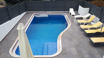 Marina Vila Apartment With Pool
