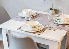 2 Bedrooms - 3 Beds - Quiet Retreat - Parking