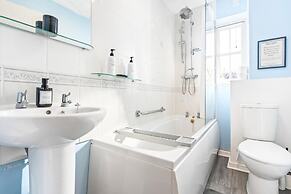 2 Bedrooms - 3 Beds - Quiet Retreat - Parking