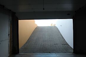 Vplaza Private Garage Balcony Pool View Flat