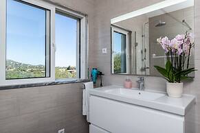 Looking to Landscape Sea View Private Pool Villa