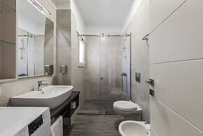Spacious 1BR Apartment With Resort Access