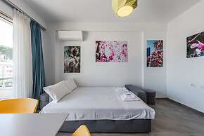 Spacious 1BR Apartment With Resort Access