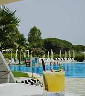 Spacious 1BR Apartment With Resort Access