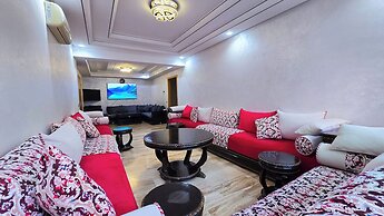Luxor Home - Spacious & proximity to CFC