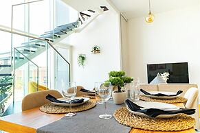 Bloomfields Spacious 2BR Duplex in Oasis