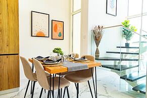Bloomfields Spacious 2BR Duplex in Oasis