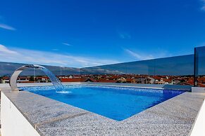 Exquisite Prestige Luxury Apartments With Shared Pool