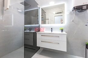 Exquisite Prestige Luxury Apartments With Shared Pool