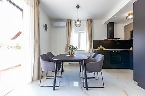 Exquisite Prestige Luxury Apartments With Shared Pool