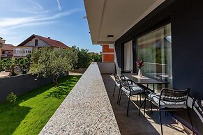 Exquisite Prestige Luxury Apartments With Shared Pool
