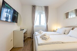 Exquisite Prestige Luxury Apartments With Shared Pool